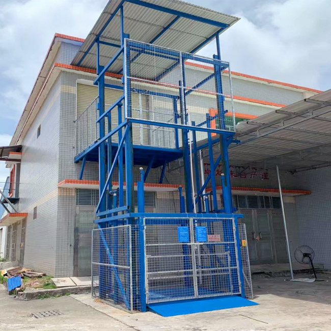 楚雄建材厂室外升降货梯安装